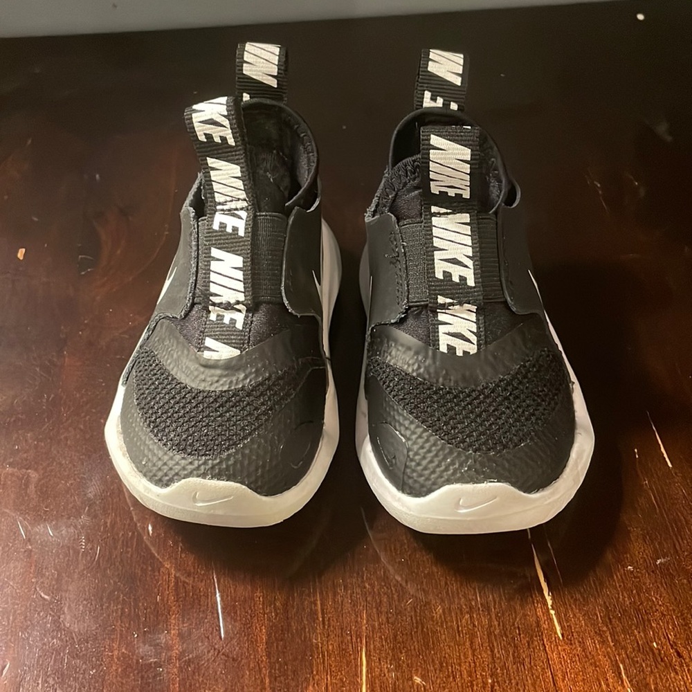 Toddler black Nike